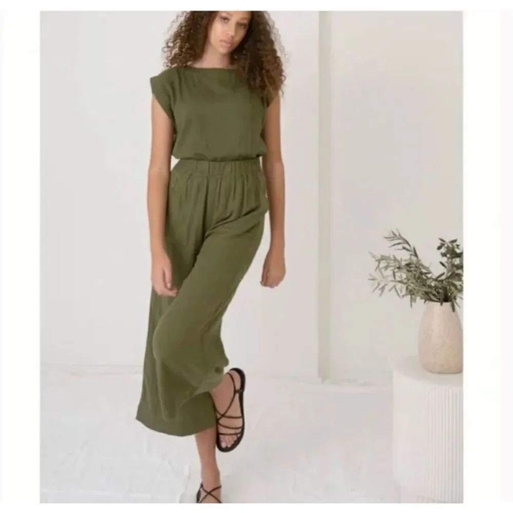 ✨Laude The Label Hi-Low Sz Small Top - Olive Branch✨